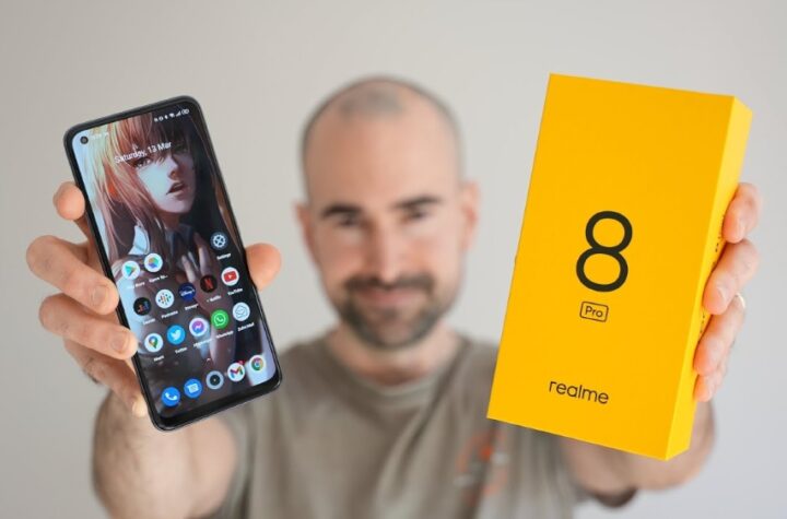 Realme 8 Pro có gì khác biệt trong bộ ba sản phẩm?